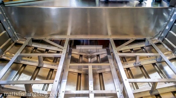 rod locker with side floor